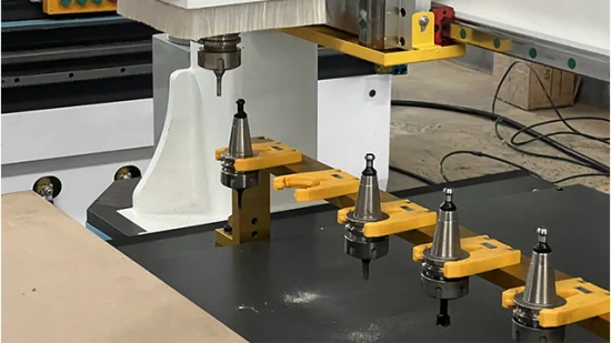 1300*2500mm 6,0 kW automatischer Werkzeugwechsel Holzbearbeitungs-CNC-Fräsmaschine mit Syntec 60CB-Steuerung/Servomotor/8-teiligem Werkzeugwechsel 20 % Rabatt